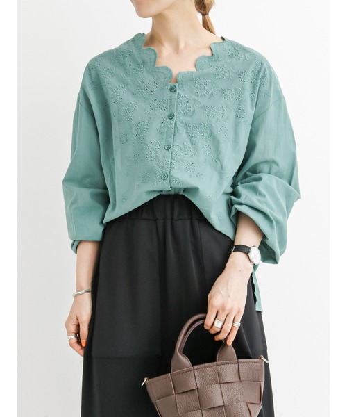 Samansa Mos2 blue（サマンサモスモスブルー）の「スカラップ刺繍ブラウス（シャツ/ブラウス・レディース・ブラック/グリーン/マスタード・ﾌﾘ-）」の13枚目の写真