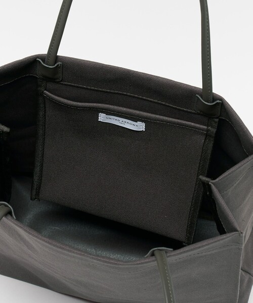 UNITED ARROWS(ユナイテッドアローズ)の「ロゴ トートバッグ M(トートバッグ・レディース・グレー/オフホワイト/ブラック/ベージュ/オリーブ/ダークグレー・FREE)」の13枚目の写真