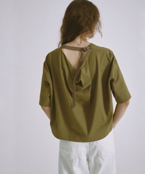 SAYAKADAVIS(サヤカディヴィス)の「【 SAYAKADAVIS / サヤカデイヴィス 】 Cropped Draped Back Tee / クロップドドレープバックTシャツ(Tシャツ/カットソー・レディース・ホワイト/ブラック/オリーブ・SMALL)」の3枚目の写真