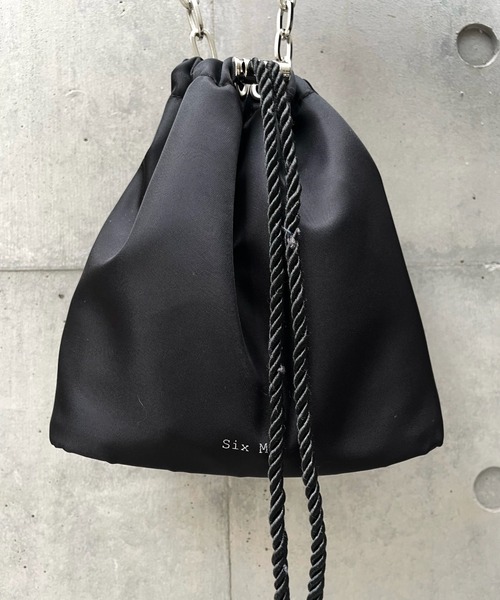 WHO'S WHO gallery（フーズフーギャラリー）の「【SixM/シックスエム】サテン/フェイクレザー巾着（ハンドバッグ・レディース・ブラック/ブラック系/シルバー・FREE）」の13枚目の写真