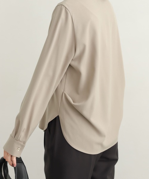 kiira スモッキングタックブラウス　アイボリー　アーバンリサーチ URBAN RESEARCH DOORS リネン2WAYフレンチタックブラウス BEIGE