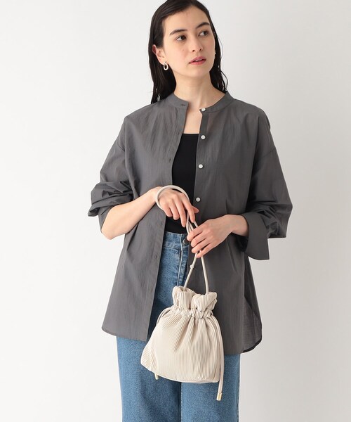 OPAQUE.CLIP（オペークドットクリップ）の「◆プリーツドローストリングミニショルダーバッグ（ショルダーバッグ・レディース・ベージュ/オフホワイト/ブラック/カーキ/ホワイト系4/ブラック系1/ブルー系6/ライトイエロー系2・00）」の3枚目の写真