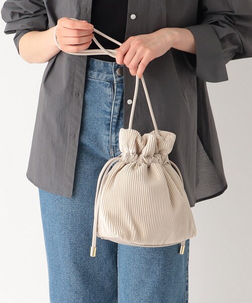 OPAQUE.CLIP（オペークドットクリップ）の「◆プリーツドローストリングミニショルダーバッグ（ショルダーバッグ・レディース・ベージュ/オフホワイト/ブラック/カーキ/ホワイト系4/ブラック系1/ブルー系6/ライトイエロー系2・00）」の18枚目の写真