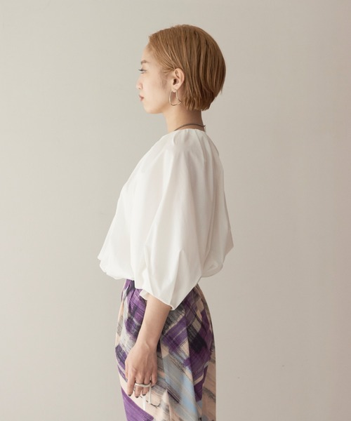 NOMINE(ノミネ)の「【前後着用可】ボリューム2WAYブラウス(シャツ/ブラウス・レディース・ブラック/グリーン/ダークオレンジ/ホワイト・フリー)」の17枚目の写真