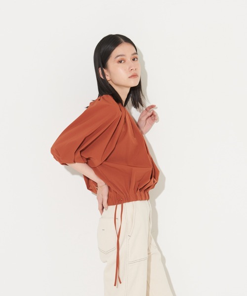 NOMINE(ノミネ)の「【前後着用可】ボリューム2WAYブラウス(シャツ/ブラウス・レディース・ブラック/グリーン/ダークオレンジ/ホワイト・フリー)」の15枚目の写真
