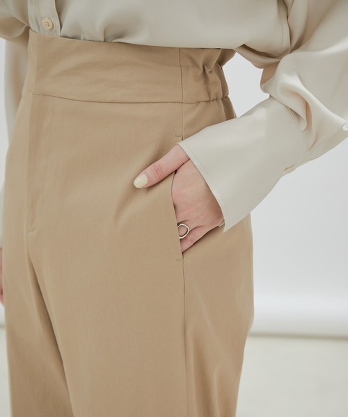 SALON adam et rope'（サロン アダム エ ロペ）の「コットンライクスタイルアップパンツ【洗える・UVケア・接触冷感】[XS～M3サイズ展開]（その他パンツ・レディース・ブラック/ベージュ/オフホワイト・M/S/X-SMALL）」の5枚目の写真