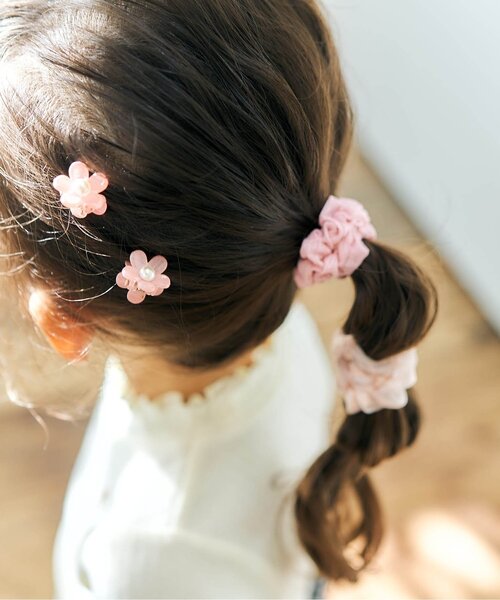 apres les cours（アプレレクール）の「お花クリップ&シュシュセット（シュシュ・キッズ・ピンク/ラベンダー・FREE）」の2枚目の写真