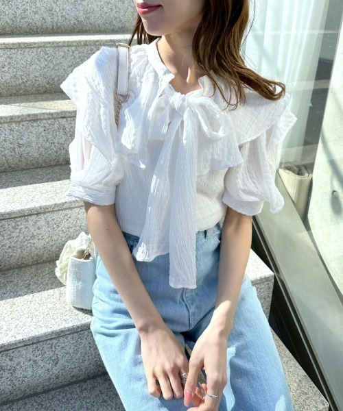 OLIVE des OLIVE（オリーブデオリーブ）の「ラッフルボウタイブラウス（シャツ/ブラウス・レディース・アイボリー/サックスブルー/オフホワイト・FREE）」の2枚目の写真