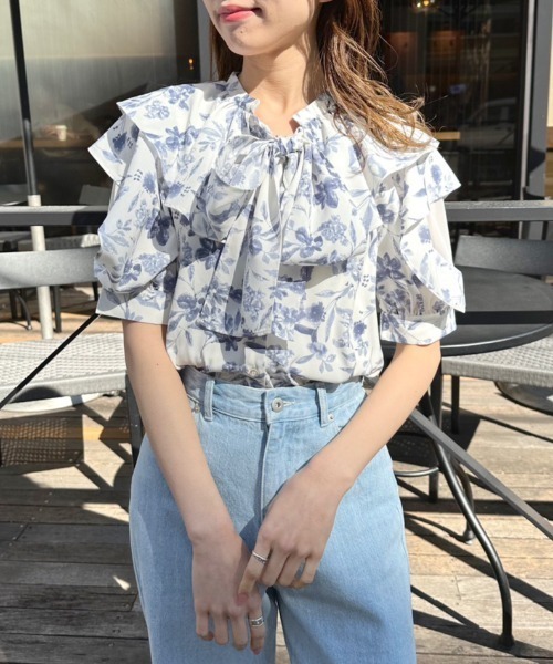 OLIVE des OLIVE（オリーブデオリーブ）の「ラッフルボウタイブラウス（シャツ/ブラウス・レディース・アイボリー/サックスブルー/オフホワイト・FREE）」の3枚目の写真