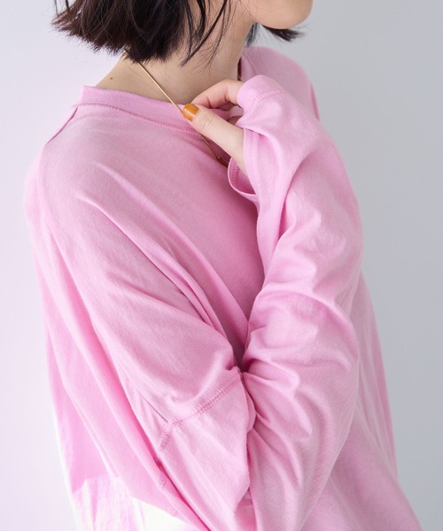 Chaco closet(チャコ クローゼット)の「オーバーサイズフィンガーホールシアーロングTシャツ(Tシャツ/カットソー・レディース・オフホワイト/ブルー/ブラック/ピンク/オレンジ/ミント・FREE)」の6枚目の写真