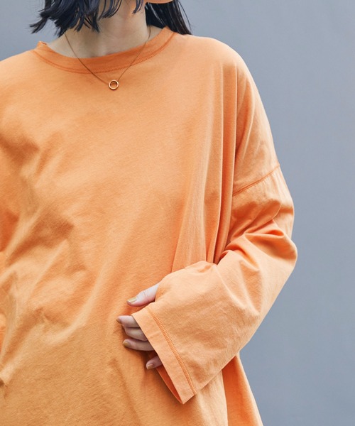 Chaco closet(チャコ クローゼット)の「オーバーサイズフィンガーホールシアーロングTシャツ(Tシャツ/カットソー・レディース・オフホワイト/ブルー/ブラック/ピンク/オレンジ/ミント・FREE)」の1枚目の写真