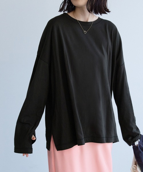 Chaco closet(チャコ クローゼット)の「オーバーサイズフィンガーホールシアーロングTシャツ(Tシャツ/カットソー・レディース・オフホワイト/ブルー/ブラック/ピンク/オレンジ/ミント・FREE)」の3枚目の写真