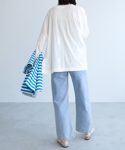 Chaco closet(チャコ クローゼット)の「オーバーサイズフィンガーホールシアーロングTシャツ(Tシャツ/カットソー・レディース・オフホワイト/ブルー/ブラック/ピンク/オレンジ/ミント・FREE)」の18枚目の写真