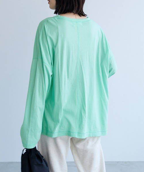 Chaco closet(チャコ クローゼット)の「オーバーサイズフィンガーホールシアーロングTシャツ(Tシャツ/カットソー・レディース・オフホワイト/ブルー/ブラック/ピンク/オレンジ/ミント・FREE)」の11枚目の写真