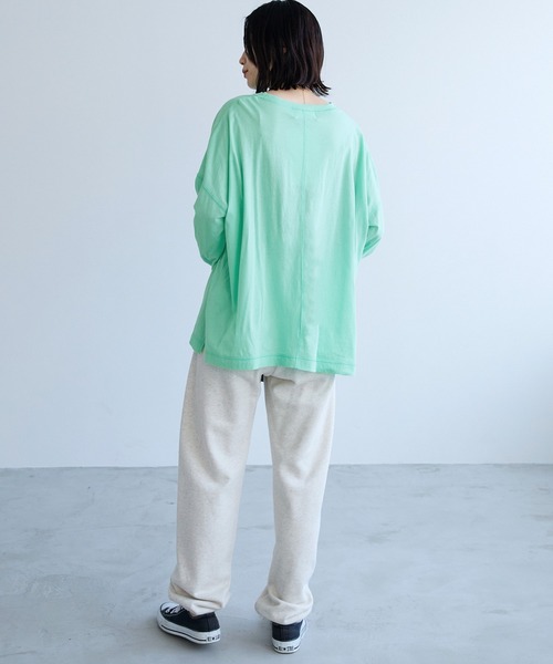 Chaco closet(チャコ クローゼット)の「オーバーサイズフィンガーホールシアーロングTシャツ(Tシャツ/カットソー・レディース・オフホワイト/ブルー/ブラック/ピンク/オレンジ/ミント・FREE)」の20枚目の写真