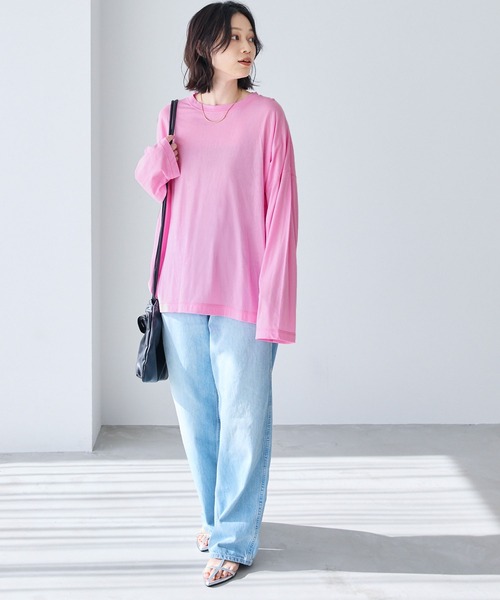 Chaco closet(チャコ クローゼット)の「オーバーサイズフィンガーホールシアーロングTシャツ(Tシャツ/カットソー・レディース・オフホワイト/ブルー/ブラック/ピンク/オレンジ/ミント・FREE)」の12枚目の写真