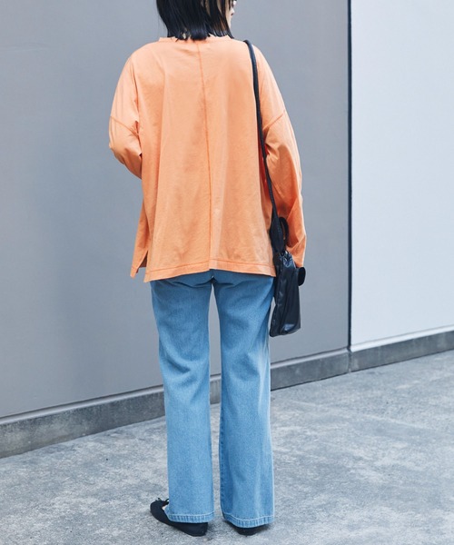Chaco closet(チャコ クローゼット)の「オーバーサイズフィンガーホールシアーロングTシャツ(Tシャツ/カットソー・レディース・オフホワイト/ブルー/ブラック/ピンク/オレンジ/ミント・FREE)」の13枚目の写真