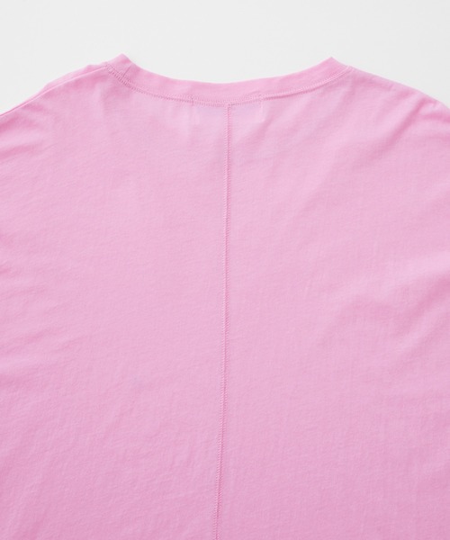 Chaco closet(チャコ クローゼット)の「オーバーサイズフィンガーホールシアーロングTシャツ(Tシャツ/カットソー・レディース・オフホワイト/ブルー/ブラック/ピンク/オレンジ/ミント・FREE)」の17枚目の写真