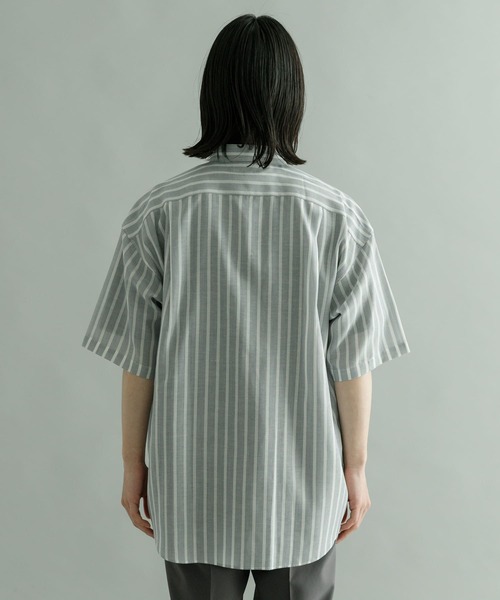 URBAN RESEARCH（アーバンリサーチ）の「ランダムストライプオーバーショートスリーブシャツ（シャツ/ブラウス・メンズ・チャコールグレー/ネイビー・MEDIUM/LARGE）」の19枚目の写真