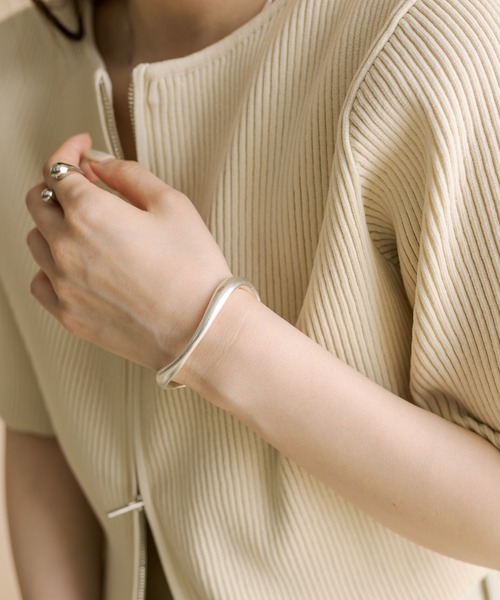 mystic（ミスティック）の「[mline] ボリュームバングル（ブレスレット・レディース・シルバー/ゴールド・FREE）」の4枚目の写真