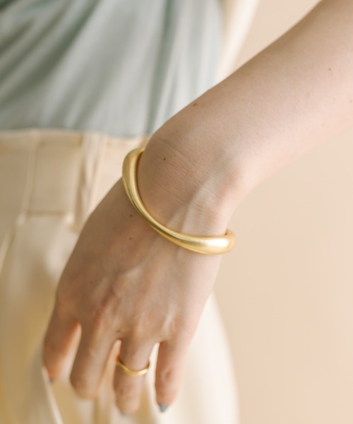 mystic（ミスティック）の「[mline] ボリュームバングル（ブレスレット・レディース・シルバー/ゴールド・FREE）」の8枚目の写真