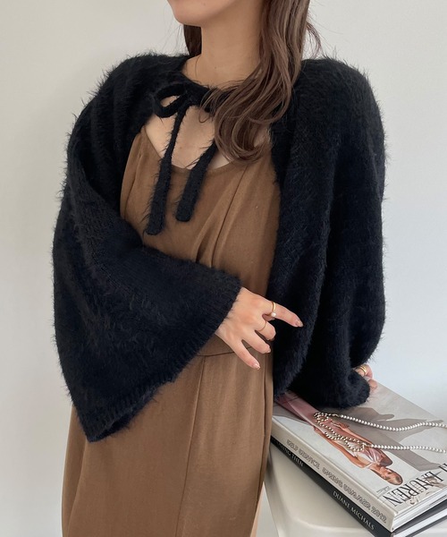 JUNOAH（ジュノア）の「フレアスリーブシャギーリボンニットボレロ（ニット/セーター・レディース・ブラック/アイボリー/グレイッシュベージュ・FREE）」の11枚目の写真