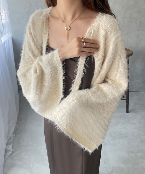 JUNOAH（ジュノア）の「フレアスリーブシャギーリボンニットボレロ（ニット/セーター・レディース・ブラック/アイボリー/グレイッシュベージュ・FREE）」の15枚目の写真