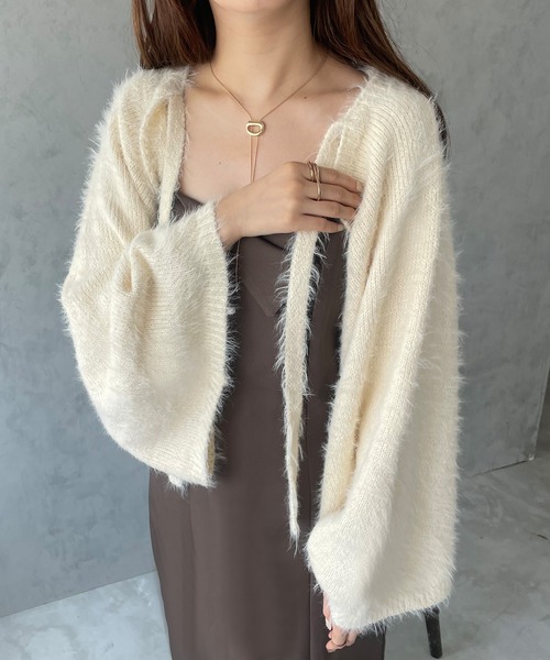 JUNOAH（ジュノア）の「フレアスリーブシャギーリボンニットボレロ（ニット/セーター・レディース・ブラック/アイボリー/グレイッシュベージュ・FREE）」の4枚目の写真