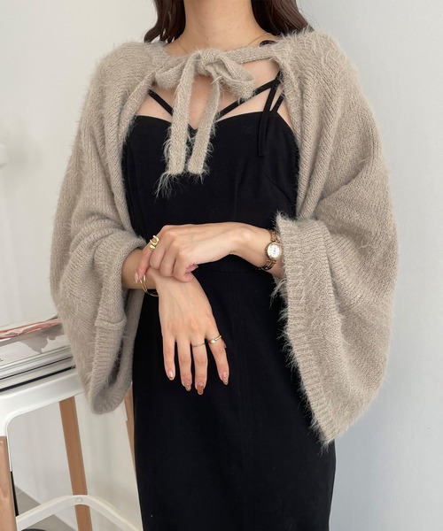 JUNOAH（ジュノア）の「フレアスリーブシャギーリボンニットボレロ（ニット/セーター・レディース・ブラック/アイボリー/グレイッシュベージュ・FREE）」の9枚目の写真