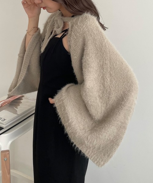 JUNOAH（ジュノア）の「フレアスリーブシャギーリボンニットボレロ（ニット/セーター・レディース・ブラック/アイボリー/グレイッシュベージュ・FREE）」の10枚目の写真