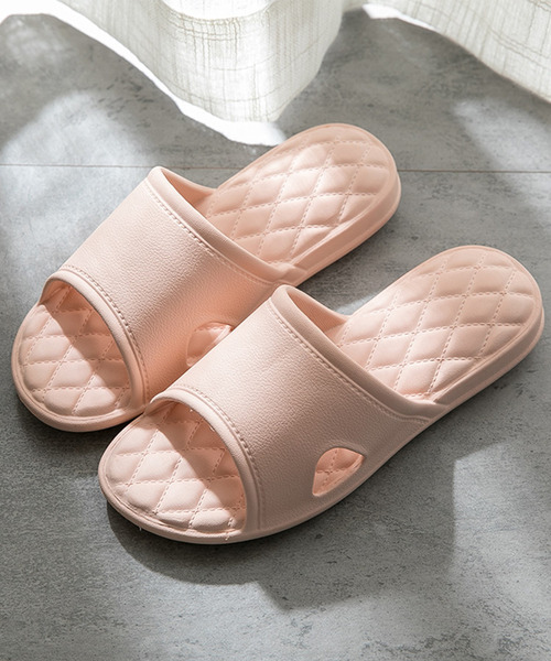 TeddyShop(テディショップ)の「ライン柄キルティング風デザインシャワーサンダル(サンダル・メンズ・ブラック/ベビーピンク/グレイッシュベージュ/ブルー/グレー/コーラルピンク/グリーン/イエロー・27.0cm/23.0cm/24.0cm/25.0cm/28.0cm)」の8枚目の写真