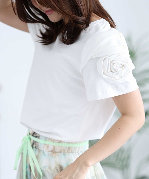 Sawa a la mode(サワアラモード)の「花モチーフTシャツトップス(Tシャツ/カットソー・レディース・ホワイト/ブラック/ピンク・FREE)」の2枚目の写真