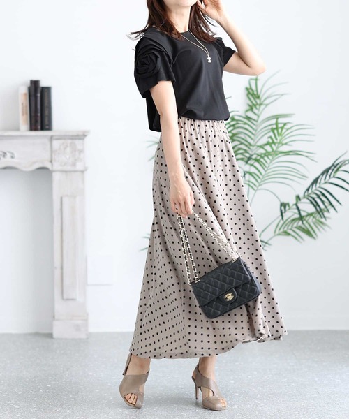 Sawa a la mode(サワアラモード)の「花モチーフTシャツトップス(Tシャツ/カットソー・レディース・ホワイト/ブラック/ピンク・FREE)」の1枚目の写真