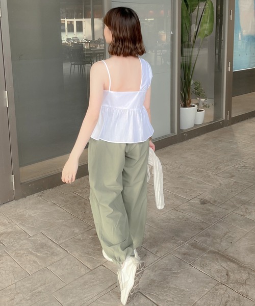 Isn't She?（イズントシー）の「[ SHIORI × Isn't She? ] アシメデザインキャミソール（キャミソール・レディース・ブルー/ホワイト/ブラック・M）」の11枚目の写真