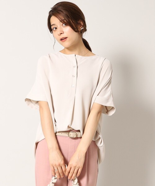 SHOO・LA・RUE(シューラルー)の「◆【接触冷感/イージーケア】さらさらぷるん ヘンリーネックブラウス(シャツ/ブラウス・レディース・ネイビー系6/ライトオレンジ系/ブラウン系その他/ナチュラル/カーキ/ブラック・00)」の7枚目の写真
