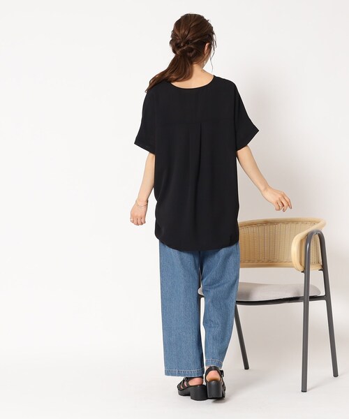 SHOO・LA・RUE(シューラルー)の「◆【接触冷感/イージーケア】さらさらぷるん ヘンリーネックブラウス(シャツ/ブラウス・レディース・ネイビー系6/ライトオレンジ系/ブラウン系その他/ナチュラル/カーキ/ブラック・00)」の10枚目の写真