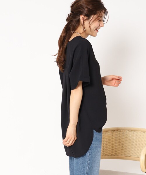 SHOO・LA・RUE(シューラルー)の「◆【接触冷感/イージーケア】さらさらぷるん ヘンリーネックブラウス(シャツ/ブラウス・レディース・ネイビー系6/ライトオレンジ系/ブラウン系その他/ナチュラル/カーキ/ブラック・00)」の12枚目の写真