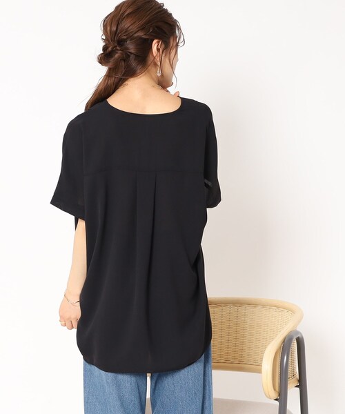 SHOO・LA・RUE(シューラルー)の「◆【接触冷感/イージーケア】さらさらぷるん ヘンリーネックブラウス(シャツ/ブラウス・レディース・ネイビー系6/ライトオレンジ系/ブラウン系その他/ナチュラル/カーキ/ブラック・00)」の13枚目の写真