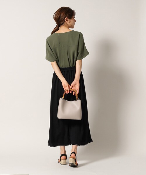 SHOO・LA・RUE(シューラルー)の「◆【接触冷感/イージーケア】さらさらぷるん ヘンリーネックブラウス(シャツ/ブラウス・レディース・ネイビー系6/ライトオレンジ系/ブラウン系その他/ナチュラル/カーキ/ブラック・00)」の16枚目の写真