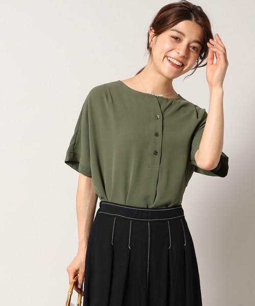 SHOO・LA・RUE(シューラルー)の「◆【接触冷感/イージーケア】さらさらぷるん ヘンリーネックブラウス(シャツ/ブラウス・レディース・ネイビー系6/ライトオレンジ系/ブラウン系その他/ナチュラル/カーキ/ブラック・00)」の17枚目の写真