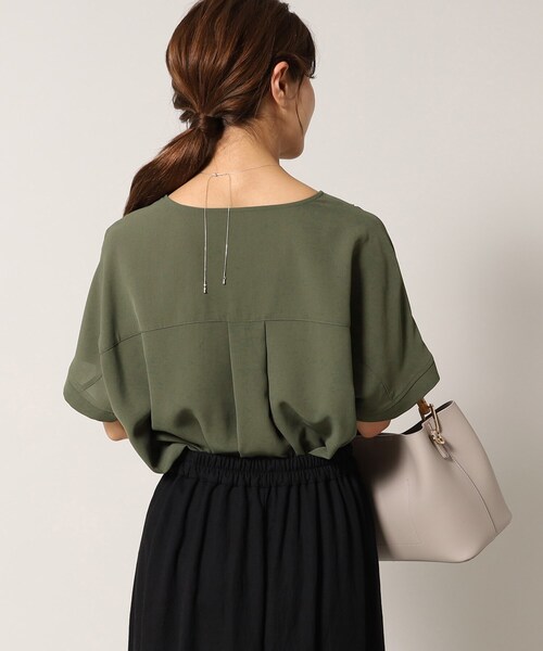 SHOO・LA・RUE(シューラルー)の「◆【接触冷感/イージーケア】さらさらぷるん ヘンリーネックブラウス(シャツ/ブラウス・レディース・ネイビー系6/ライトオレンジ系/ブラウン系その他/ナチュラル/カーキ/ブラック・00)」の19枚目の写真