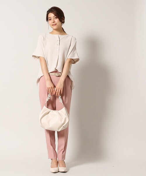 SHOO・LA・RUE(シューラルー)の「◆【接触冷感/イージーケア】さらさらぷるん ヘンリーネックブラウス(シャツ/ブラウス・レディース・ネイビー系6/ライトオレンジ系/ブラウン系その他/ナチュラル/カーキ/ブラック・00)」の20枚目の写真