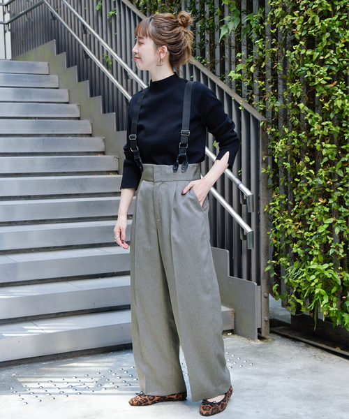 B.C STOCK（ベーセーストック）の「サスペンダー付きタックトラウザー（スラックス・レディース・ブラウン/チャコールグレー・FREE）」の4枚目の写真