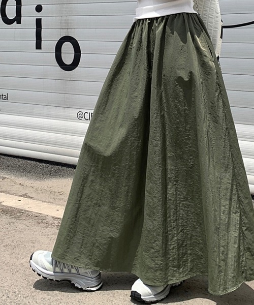 Doux Belle（ドゥーベル）の「ボリュームロングスカート（スカート・レディース・グレー/ブラック/カーキ・MEDIUM/LARGE/SMALL）」の5枚目の写真