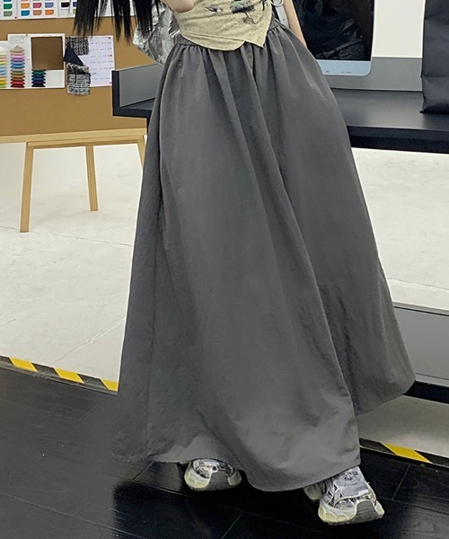 Doux Belle（ドゥーベル）の「ボリュームロングスカート（スカート・レディース・グレー/ブラック/カーキ・MEDIUM/LARGE/SMALL）」の9枚目の写真