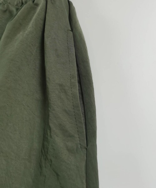 Doux Belle（ドゥーベル）の「ボリュームロングスカート（スカート・レディース・グレー/ブラック/カーキ・MEDIUM/LARGE/SMALL）」の16枚目の写真