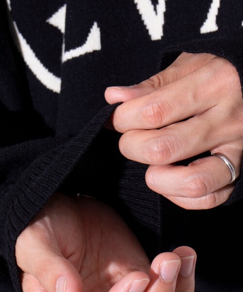 GEVACO（ゲバコ）の「【GEVACO/ゲバコ】アーチロゴ ジャガードプルオーバーニット（ニット/セーター・メンズ・ブルー/アイボリー/ブラック/ネイビー・M/L）」の6枚目の写真