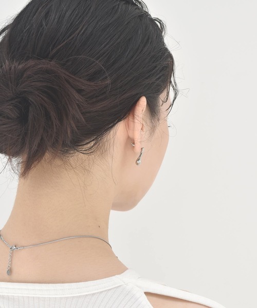 LHME(エルエイチエムイー)の「【WEB限定】”Aqua”サークルピアス/サージカルステンレス(金属アレルギー対応)【LHME / エルエイチエムイー】(ピアス(両耳用)・レディース・シルバー/ゴールド・ONE SIZE)」の4枚目の写真