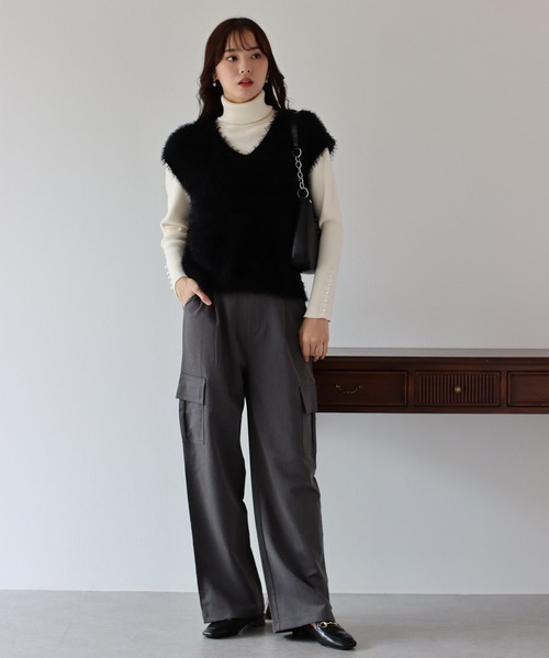 BLUEEAST（ブルーイースト）の「ぽこぽこVネックシャギーニットベスト（ベスト・レディース・グレー/ブラック/オフホワイト・MEDIUM）」の17枚目の写真