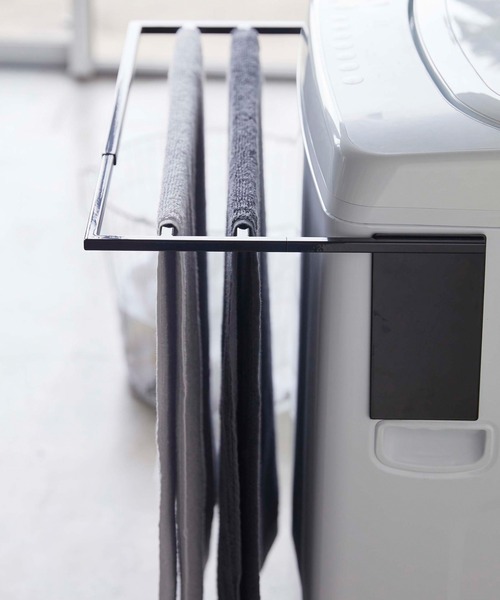 tower（タワー）の「tower(タワー) マグネット伸縮洗濯機バスタオルハンガー（ランドリーグッズ・レディース・ブラック/ホワイト・F）」の5枚目の写真